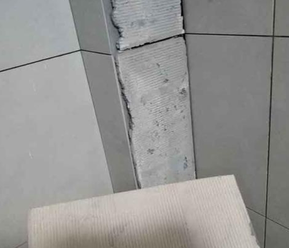 攀枝花瓷砖空鼓维修公司分享下厨房瓷砖脱落的补救措施。
